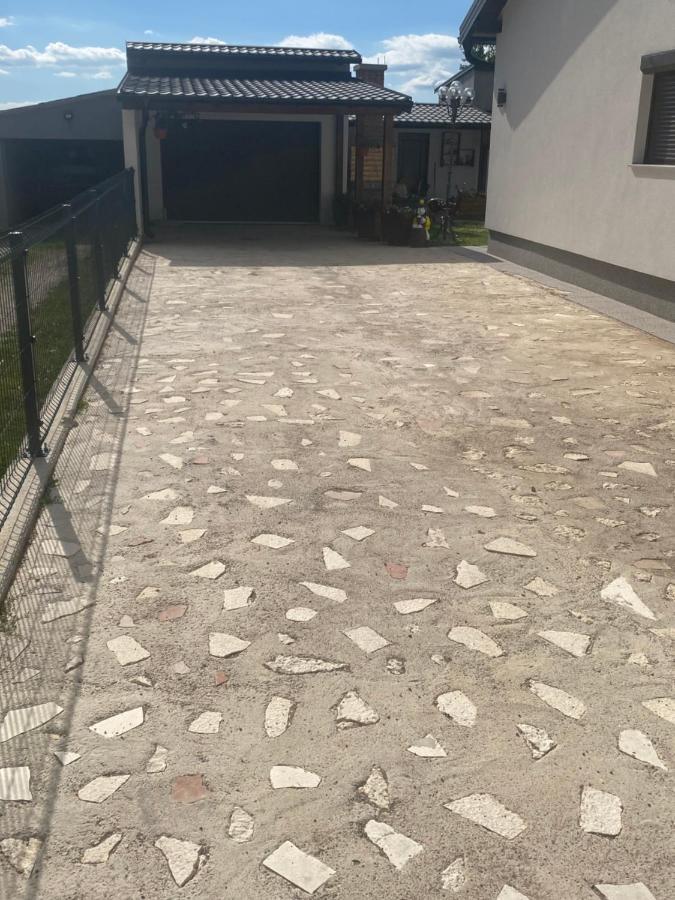 Apartman Filip Udbina エクステリア 写真