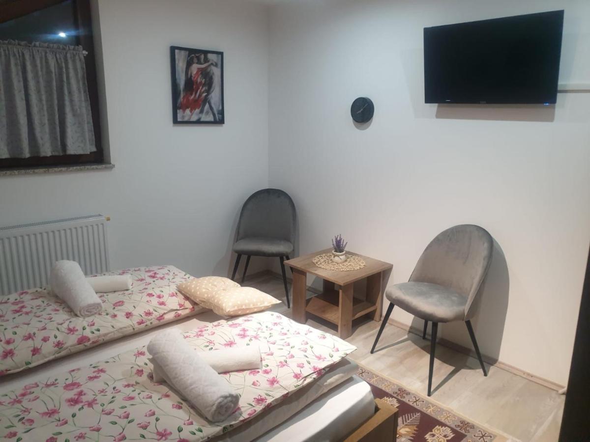 Apartman Filip Udbina エクステリア 写真